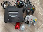 Nintendo 64 game console + 2 controllers + rumble pack, Spelcomputers en Games, Ophalen of Verzenden, Zo goed als nieuw, Met 2 controllers