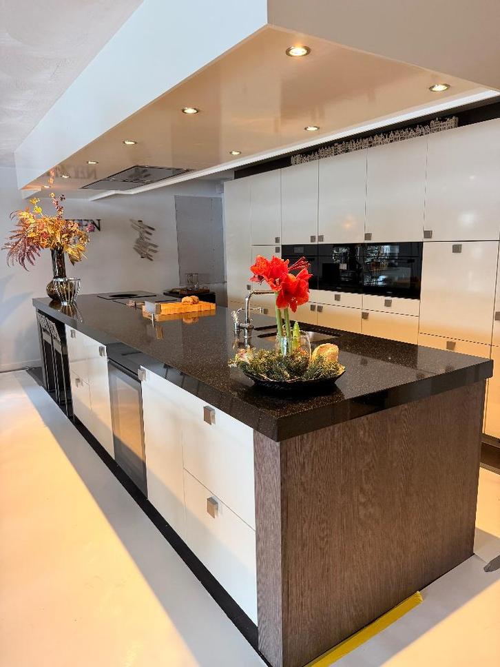 Complete keuken en kasten, Huis en Inrichting, Keuken | Complete keukens, Gebruikt, Overige typen, Wit, Graniet of Steen, Met kookeiland