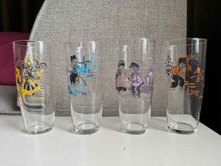 Durobor Glazen '60s  Klederdracht (4 stuks), Huis en Inrichting, Keuken | Servies, Gebruikt, Glas of Glazen, Overige stijlen, Glas