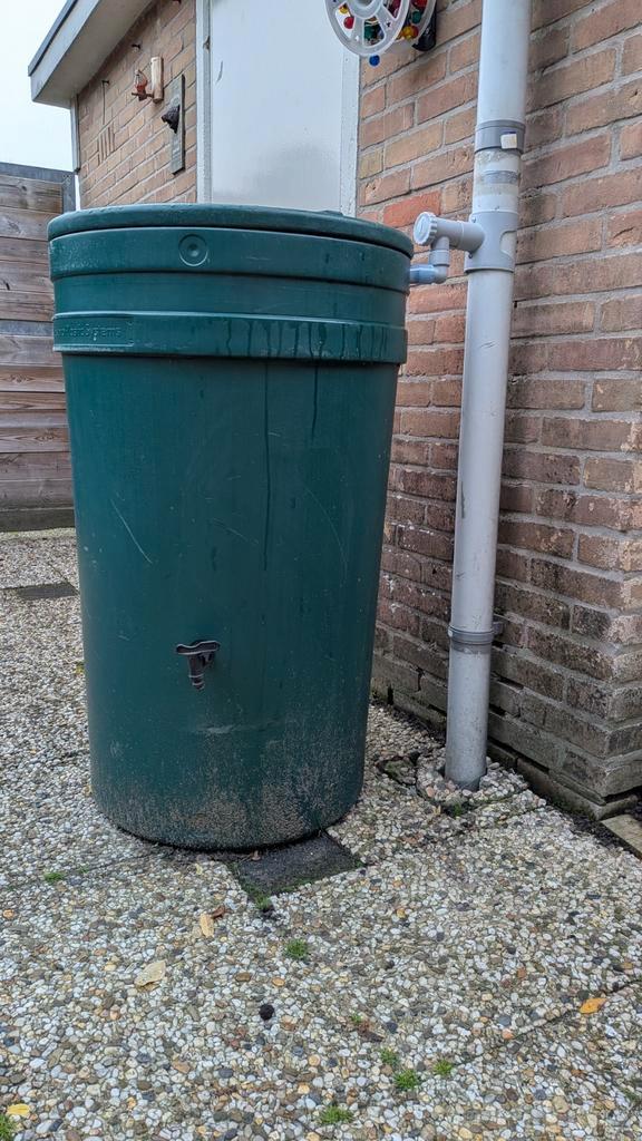 Regenton met aansluiting regenpijp, Tuin en Terras, Regentonnen, Gebruikt, Kunststof, 150 liter of meer, Met kraantje, Ophalen