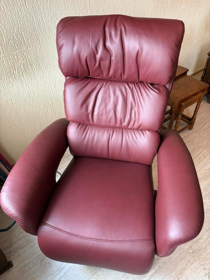 Splinter nieuwe lederen sta-op stoel, Huis en Inrichting, Fauteuils, Nieuw, Leer, 75 tot 100 cm, Ophalen