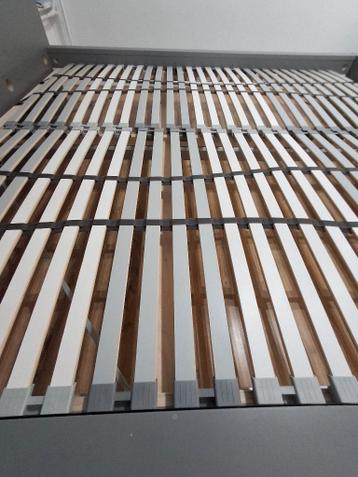 IKEA MALM bedframe hoog incl. LÖNSET lattenbodem - afbeelding 13