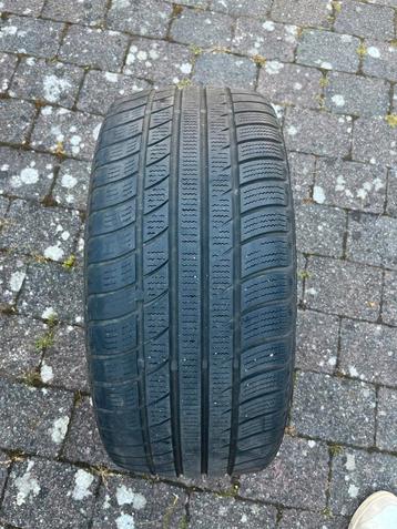 Winterband 225/40/18 beschikbaar voor biedingen