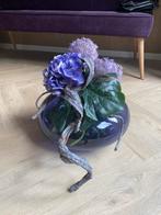 Paarse vaas met kunstbloemen, Huis en Inrichting, Woonaccessoires | Vazen, Ophalen, Zo goed als nieuw, Overige kleuren, Minder dan 50 cm