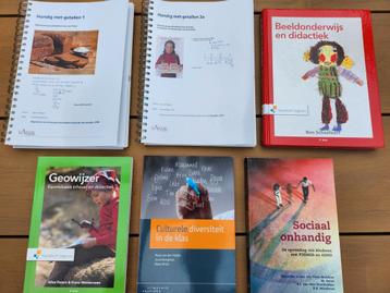 Diverse studieboeken  beschikbaar voor biedingen