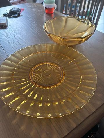 Vintage Glazen Serveerschaal en Bord beschikbaar voor biedingen
