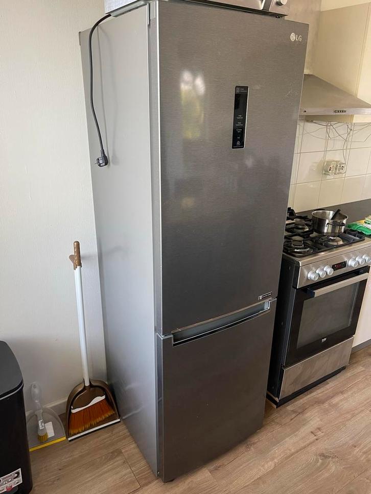 LG Koelkast met vriezer GBB61DSHZN, Witgoed en Apparatuur, Koelkasten en IJskasten, Gebruikt, Met vriesvak, 200 liter of meer