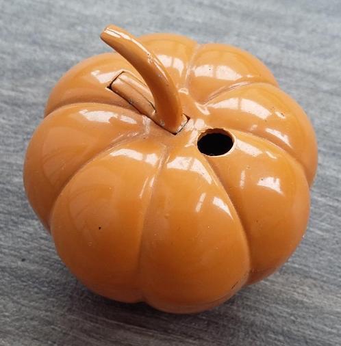 Vintage Metalen Gas Aansteker Pompoen Fruit Vrucht Kalebas, Verzamelen, Rookartikelen, Aanstekers en Luciferdoosjes, Gebruikt