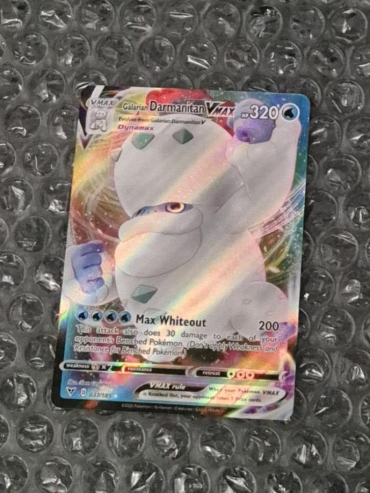 Galarian Darmanitan VMAX 037/185 Vivid Voltage Sword Shield, Hobby en Vrije tijd, Verzamelkaartspellen | Pokémon, Zo goed als nieuw