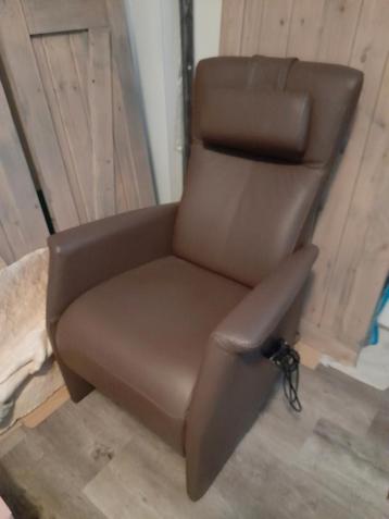 Sta op stoel in nieuwstaat beschikbaar voor biedingen