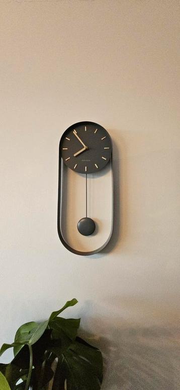 Grijze Karlsson klok met pendule slinger  beschikbaar voor biedingen