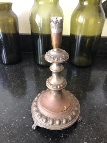 Antiek koperen  kandelaar beschikbaar voor biedingen