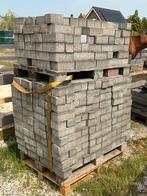 Gratis beton klinkers  kan geladen worden met heftruck, Tuin en Terras, Klinkers, Ophalen of Verzenden, Zo goed als nieuw, 10 m² of meer
