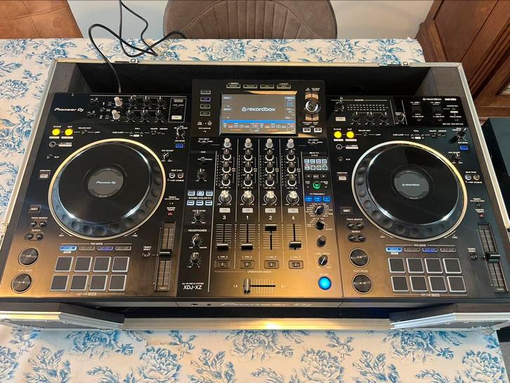 Complete Pioneer XDJ-XZ All-in-One DJ Set met speakers, Muziek en Instrumenten, Dj-sets en Draaitafels, Zo goed als nieuw, Pioneer
