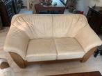 2 stuks banken wit/ crème kleurige Lederen Bekleding., Ophalen, Gebruikt, 150 tot 200 cm, Tweepersoons