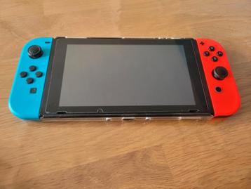 Zeer nette Switch met hori split pad, joy-cons en spellen beschikbaar voor biedingen