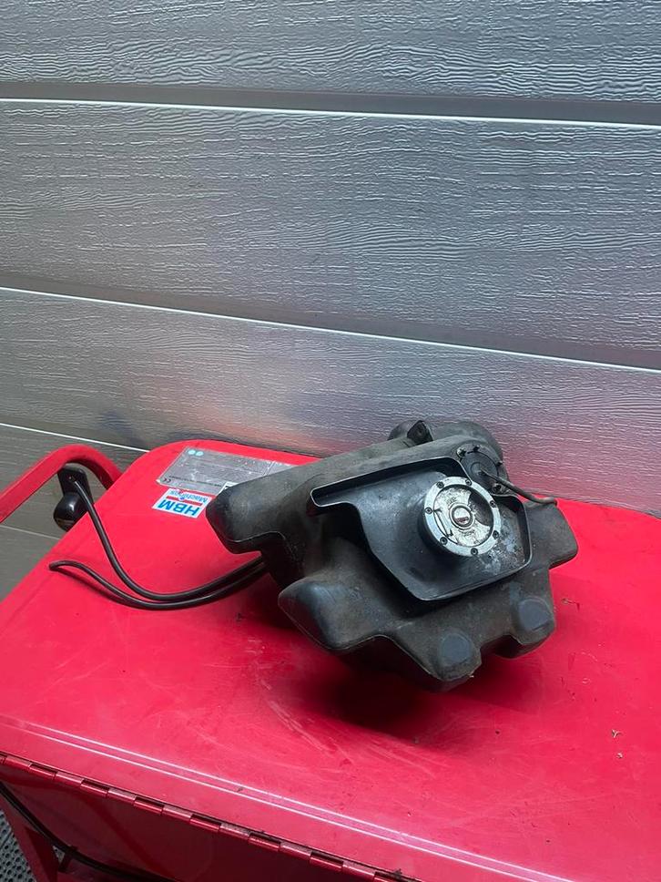 Benzine Tank Yamaha Aerox 2T, Fietsen en Brommers, Brommeronderdelen | Algemeen, Gebruikt, Tank, Ophalen of Verzenden