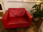 Mooie rode love seat/bankje. Echt leer & zo goed als nieuw!, Huis en Inrichting, Banken | Bankstellen, Minder dan 150 cm, Rechte bank