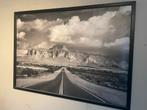 Zwart-wit foto met weg en bergen, Ophalen, 125 cm of meer, Zo goed als nieuw, Foto of Poster