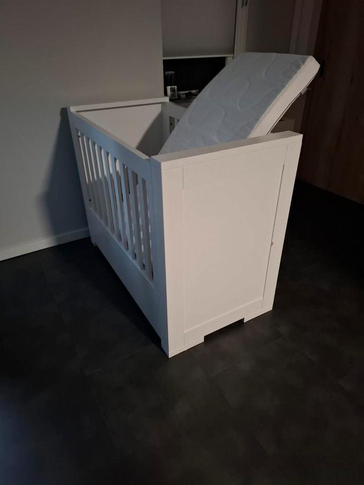 Kidsmill ledikant van baby tot peuter met matras, Kinderen en Baby's, Babywiegjes en Ledikanten, Zo goed als nieuw, Ledikant, Ophalen