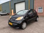 Peugeot 107 1.0 12V 5DR 2007 Zwart APK/AIRCO, Voorwielaandrijving, Euro 5, Stof, Metallic lak