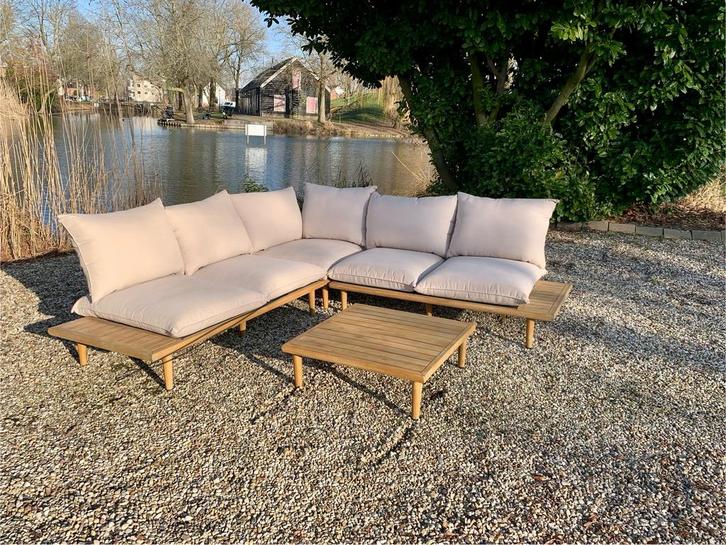 Loungeset, hoek, met kussens en tafel.FSC, Tuin en Terras, Tuinsets en Loungesets, Zo goed als nieuw, Ophalen