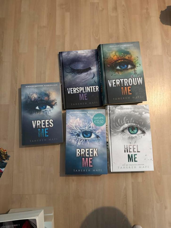 Shatter Me Serie - Perfecte Staat!, Boeken, Fantasy, Zo goed als nieuw, Ophalen of Verzenden