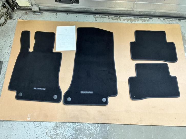 Nieuwe mattenset W205 C-Klasse A2056800404 / 9J74 [818], Auto-onderdelen, Interieur en Bekleding, Mercedes-Benz, Nieuw, Ophalen