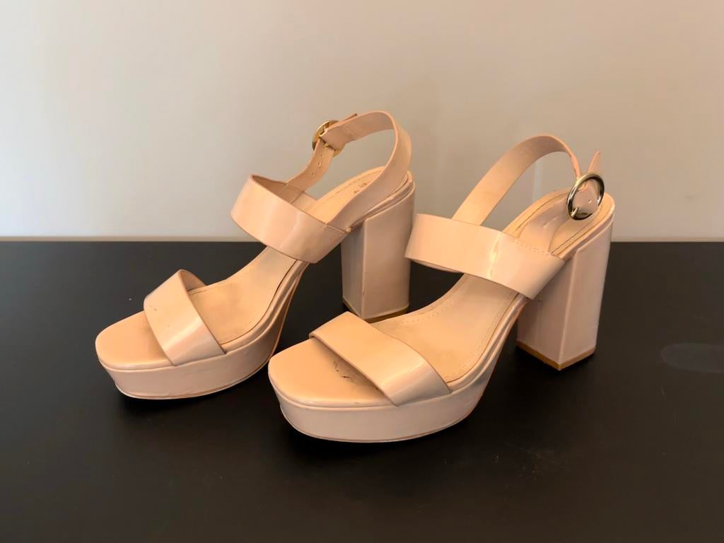 H&M hakken beide / nude, Ophalen of Verzenden, Gedragen, Beige, Schoenen met hoge hakken