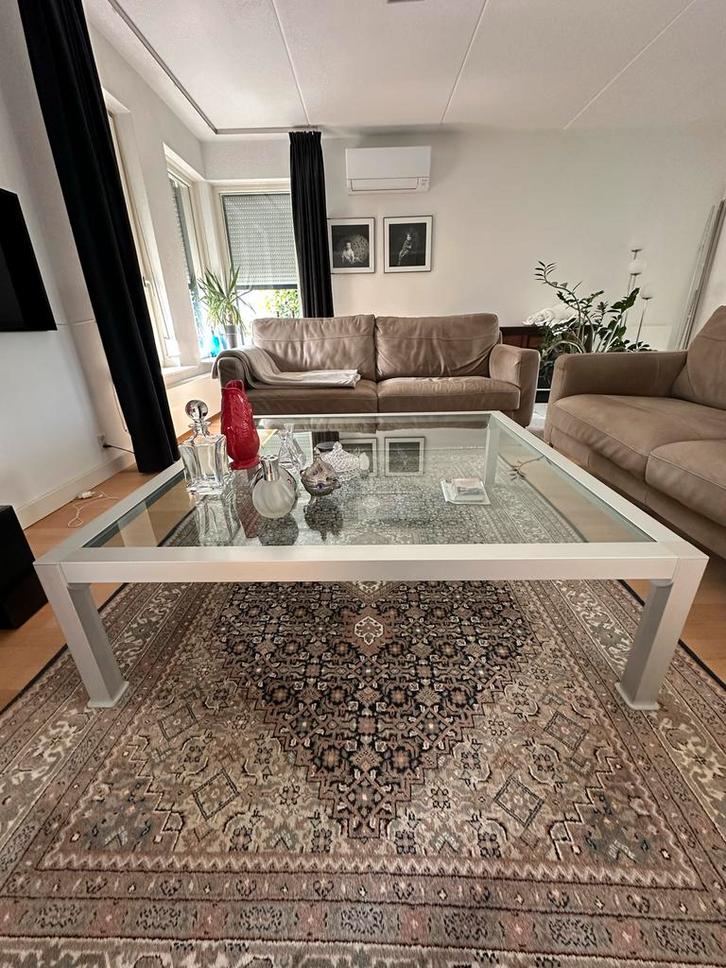 Glazen salontafel met metalen frame, Huis en Inrichting, Tafels | Salontafels, Gebruikt, Minder dan 50 cm, 50 tot 100 cm, 100 tot 150 cm