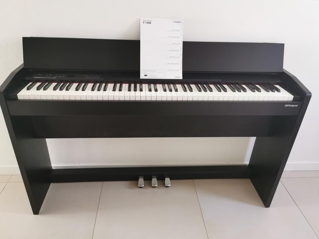 Roland P-140 digitale piano, Muziek en Instrumenten, Piano's, Zo goed als nieuw, Piano, Zwart, Digitaal, Ophalen