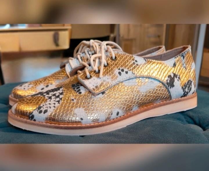 Nieuwe Rollie/Derby veterschoenen met goudkleurige slangenpr, Kleding | Dames, Ophalen of Verzenden, Nieuw