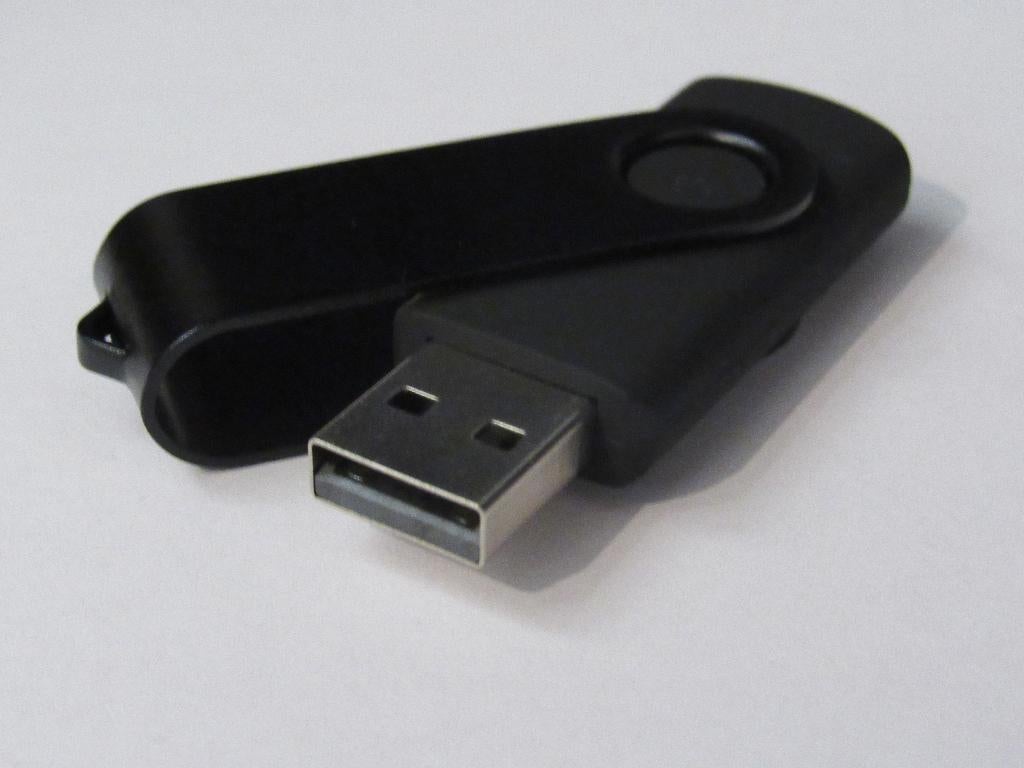 TMS Swivel USB 2.0 stick 8GB nieuw, Postadres, E-mailadres, 8 GB, Nieuw