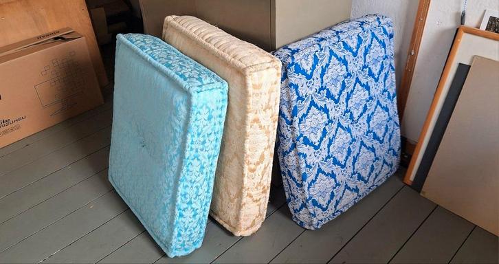 Vier stuks Matras kussens te koop aangeboden, Tuin en Terras, Tuinbanken, Zo goed als nieuw, Overige materialen, Ophalen of Verzenden