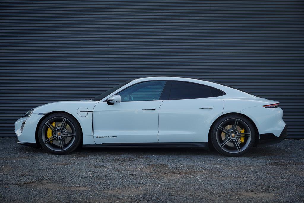 Porsche Taycan Turbo 93 kWh / 4Wiel Sturing / Pano / Passeng, Auto's, Zwart, Verwarming stoelen achter, Vierwielaandrijving, Sedan