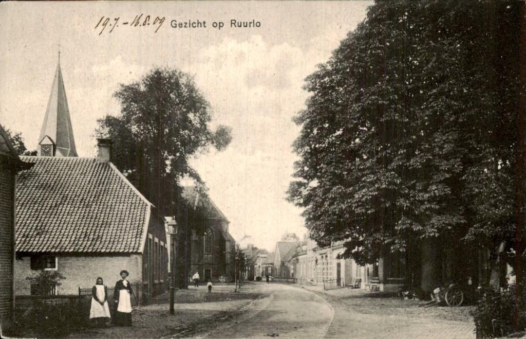 Ruurlo - Gezicht - Straat met kerk, Ophalen of Verzenden, Voor 1920, Ongelopen, Gelderland
