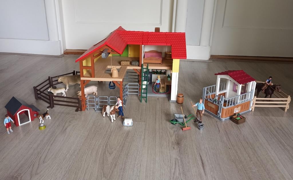 Schleich boerderij enz.paarden box ,hondenhok,dierenarts, Ophalen of Verzenden, Zo goed als nieuw