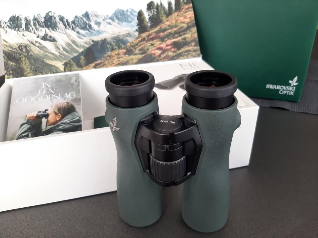 Swarovski nl pure verrekijker 8x42, Ophalen of Verzenden, Zo goed als nieuw, 8 tot 12x, Dakkant (recht)