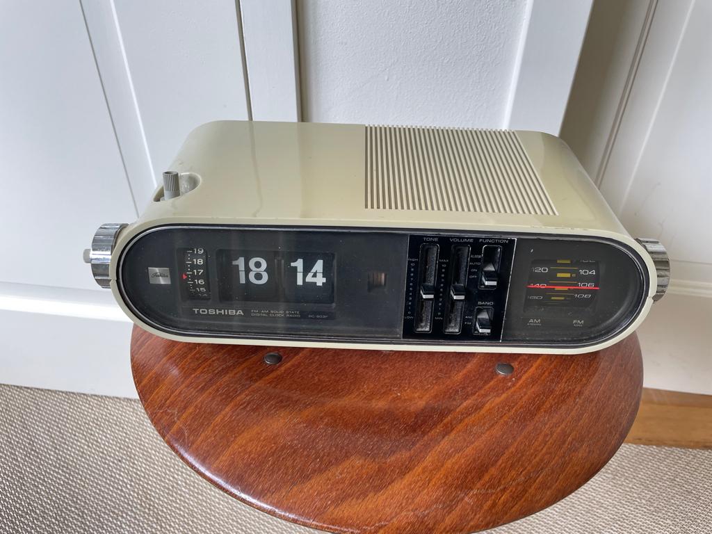 Vintage Toshiba Flipclock FM-AM wekker/radio, Ophalen of Verzenden, Gebruikt, Overige typen