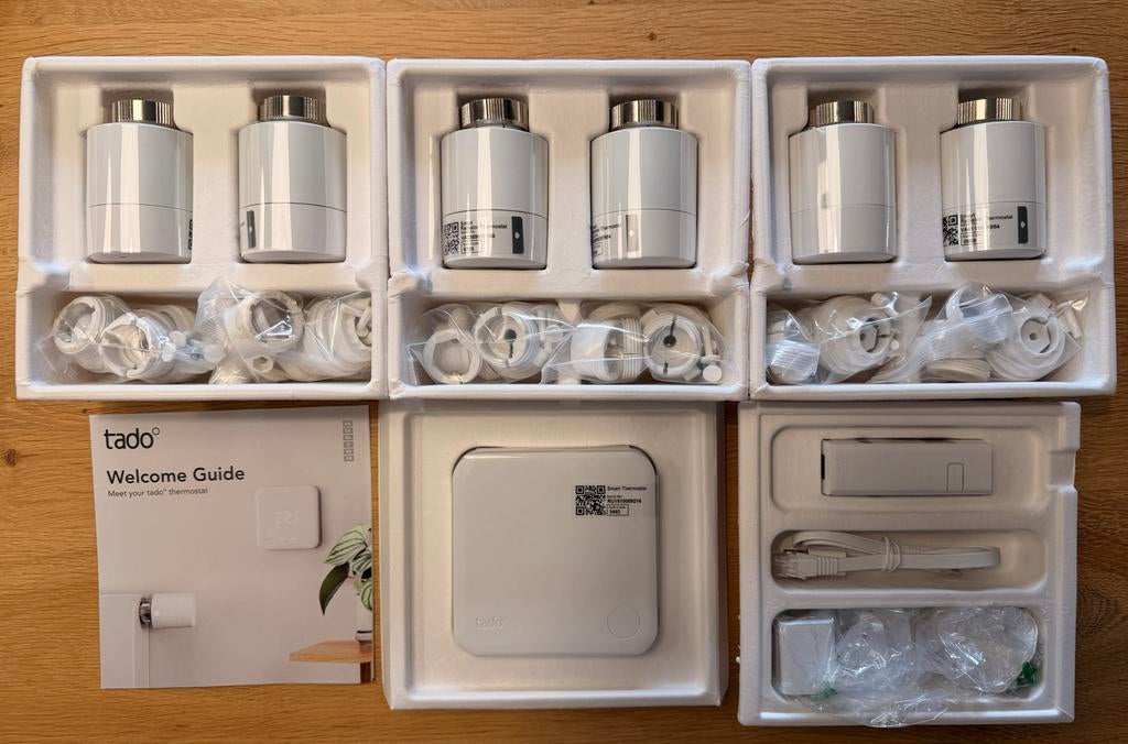 NIEUW Tado thermostaat V3+ met bridge en 6 radiatorknoppen, Ophalen of Verzenden, Slimme thermostaat, Nieuw