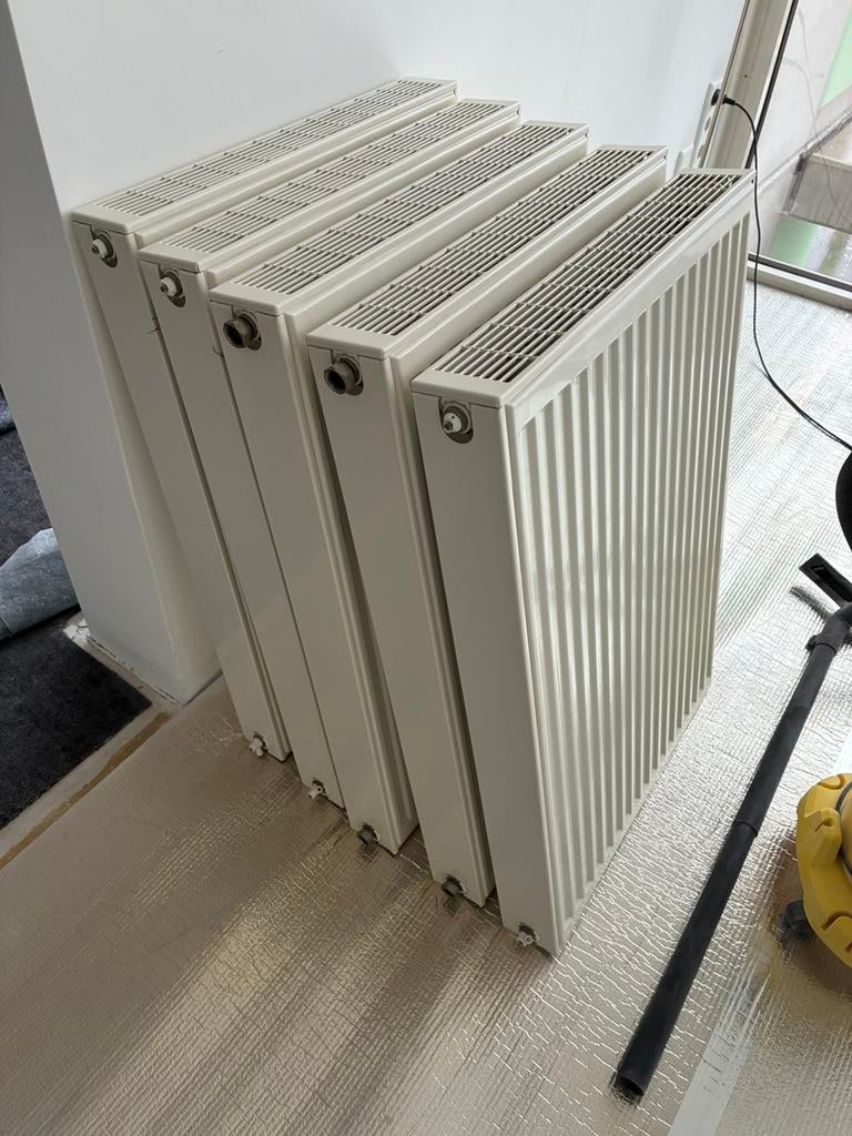 Radiatoren, Doe-het-zelf en Verbouw, Verwarming en Radiatoren, Ophalen, 30 tot 80 cm, Radiator, Zo goed als nieuw