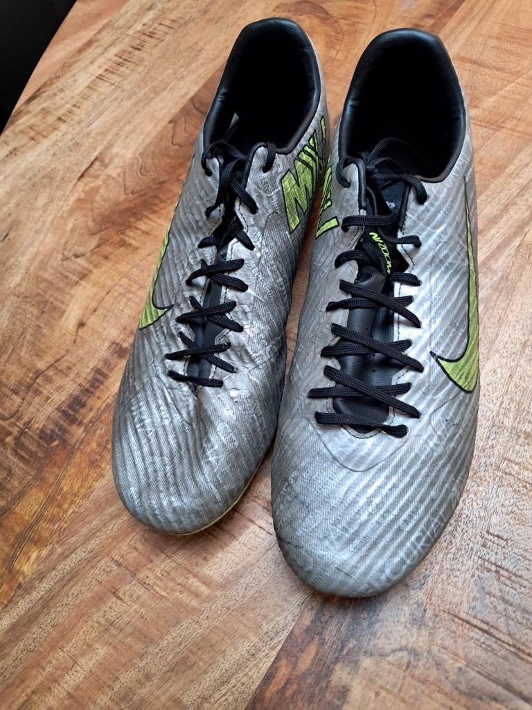 Voetbalschoenen maat 46, Sport en Fitness, Voetbal, Maat XS of kleiner, Ophalen of Verzenden, Schoenen