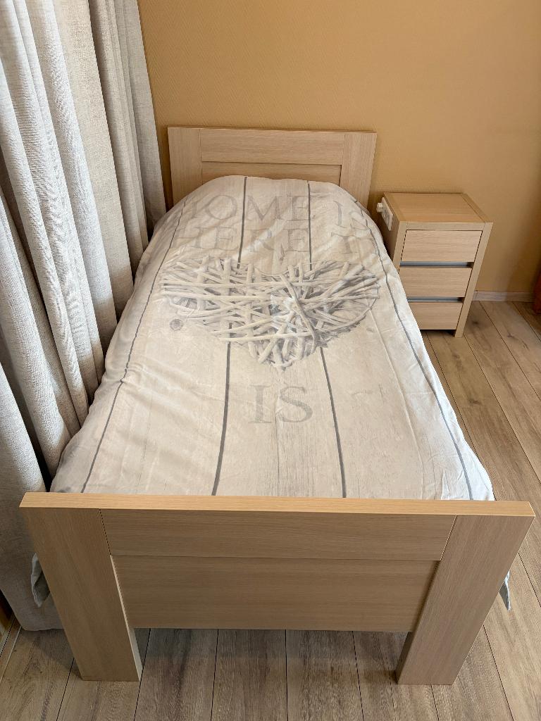 Electrisch hoog-laag bed 90x200 met nachtkastje, nette staat, Ophalen, Verstelbaar, 90 cm, Eenpersoons