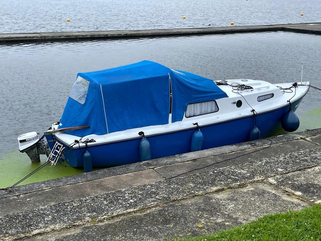 Motorboot met kajuit 6,75m in goede staat, Watersport en Boten, Motorboten en Motorjachten, Ophalen, 10 tot 30 pk, Gebruikt, 6 tot 9 meter