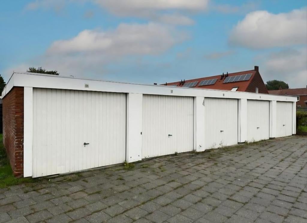 Te huur: Garagebox in Dokkum, Huizen en Kamers, Garages en Parkeerplaatsen
