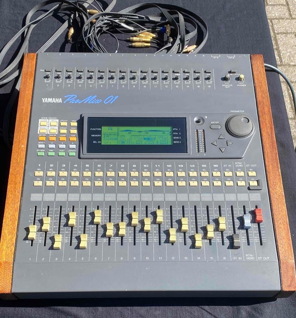Yamaha Pro mix 01, Muziek en Instrumenten, Ophalen, Gebruikt, 10 tot 20 kanalen, Microfooningang