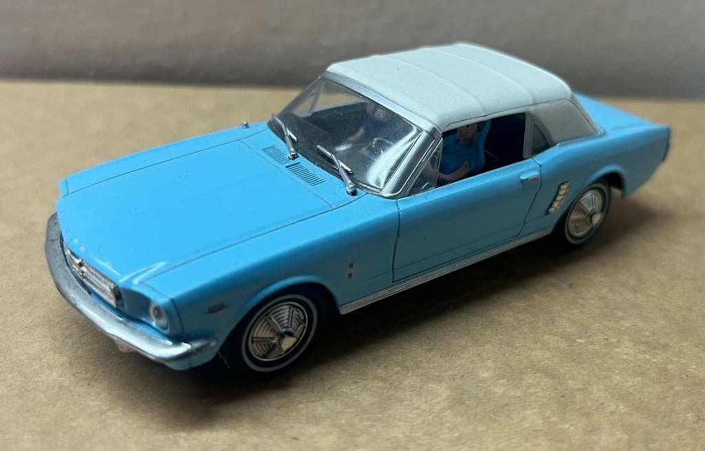 1:43 Universal Hobbies , Ford Mustang Convertible 1965, Hobby en Vrije tijd, Modelauto's | 1:43, Ophalen of Verzenden, Zo goed als nieuw