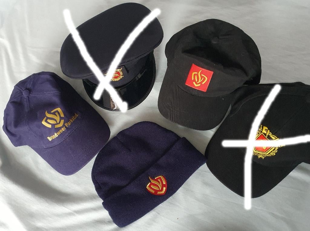 Diverse caps brandweer, Verzenden, Overige soorten, Nederland, Embleem of Badge