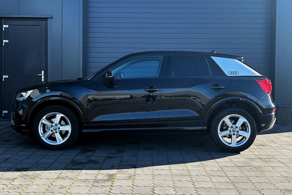 Audi Q2 35 TFSI 150pk Sport S-Tronic LED B&O ACC KEYLESS TRE, Auto's, Audi, Stof, 4 cilinders, Zwart, Bedrijf