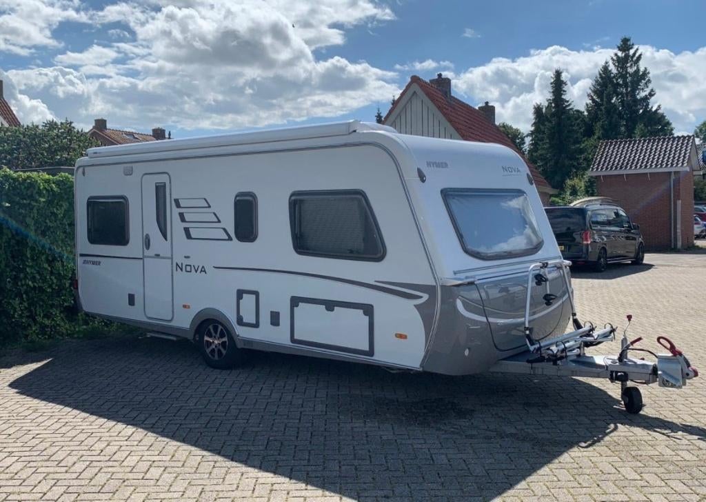 Zeer mooie en complete Caravan Hymer / Eriba Nova 531, Caravans en Kamperen, Caravans, Rondzit, 7 tot 8 meter, Particulier, Schokbreker